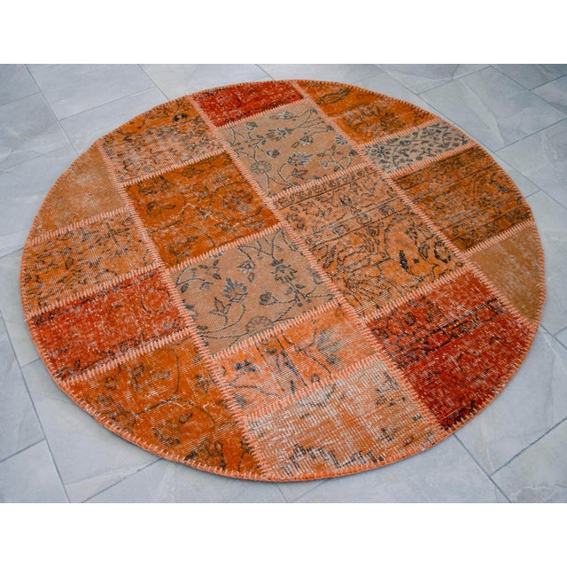 The Orange Way Turkish Round Rug Hand Knotted Handstitched Living Room Entry Decor - 5' Diameter For Sale - Image 6 of 11