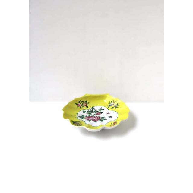 Asian Seashell Porcelain Jewelry or Soap Dish Yellow Scallop Design, Circa Mid-20th Century For Sale - Image 3 of 9