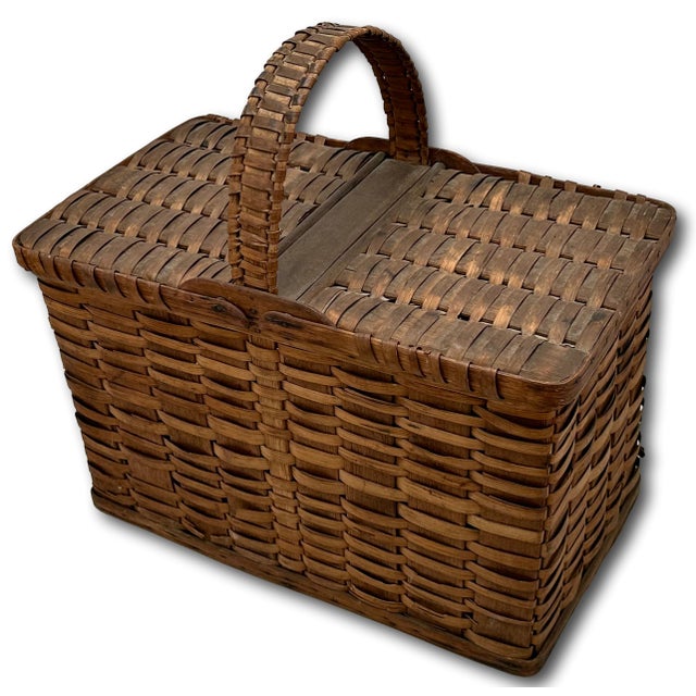 Outstanding Antique American Pennsylvania Amish Hand Woven Alder & Ash Wood Splint Picnic Basket Circa Late 1800s For Sale - Image 4 of 18