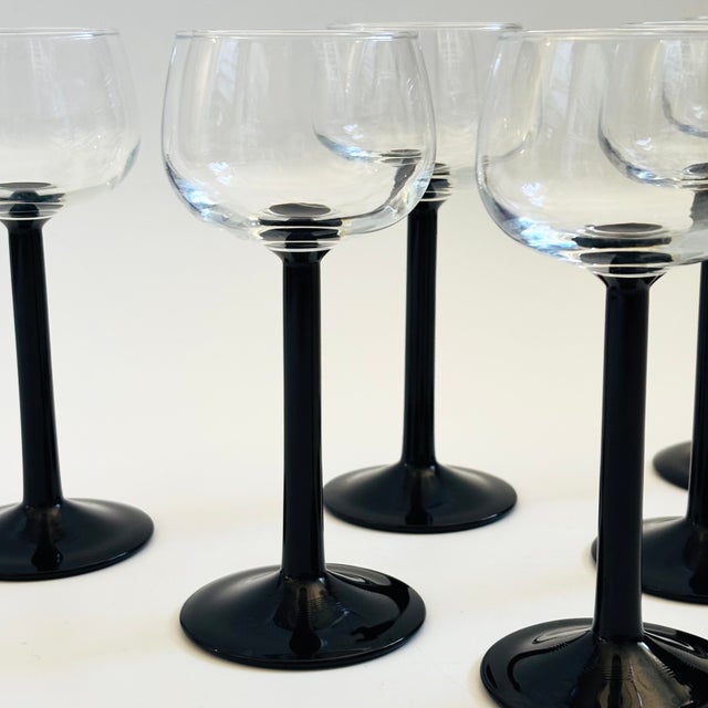 Vintage Postmodern Black Stemmed Champagne Coupes by Luminarc, France - Set of 6 For Sale - Image 4 of 9