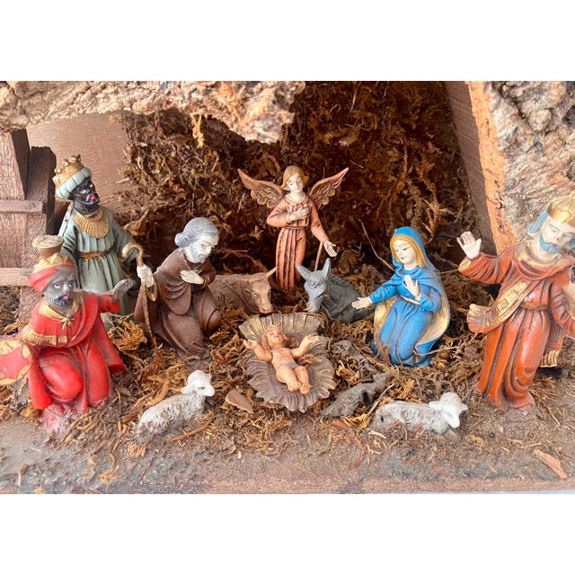 Mid-Century Vintage Musical Nativity Crèche Stable (Plays "Silent Night") For Sale - Image 10 of 14