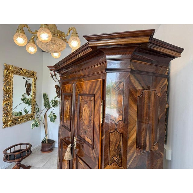 Brown Baroque Hall Cabinet in Maple For Sale - Image 8 of 18