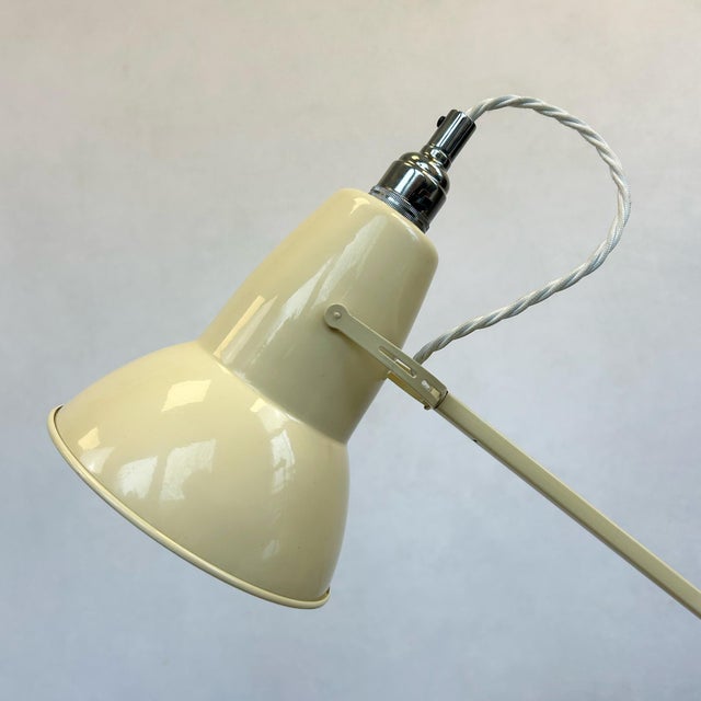 Mid-Century Modern Cream Anglepoise Desk Lamp, 1950s For Sale - Image 3 of 8