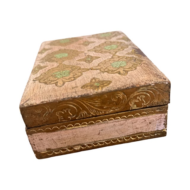 1960s Vintage Italian Florentine Hand Painted Gilt Wood Keepsake Box For Sale - Image 5 of 9