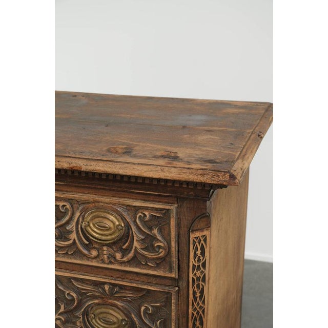 18th Century English Oak Chest of Drawers For Sale - Image 9 of 16