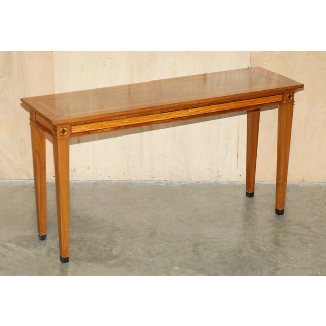 Delighted to offer for sale this absolutely stunning David Linley fully restored Burr Walnut and Amboyna wood console...