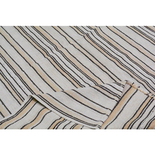 Vintage Turkish Flatweave Hemp Rug, 4'7''x6' For Sale - Image 4 of 4
