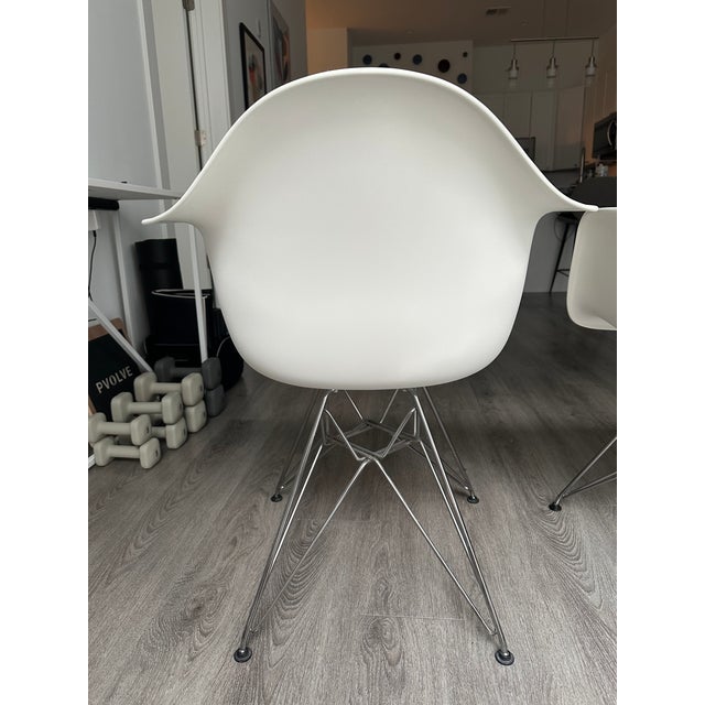 White Authentic Herman Miller Eames Molded Plastic Armchairs (Pair) – White, Wire Eiffel Base For Sale - Image 8 of 11
