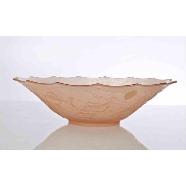 Vintage Art Glass Plate with Decorated Fishes , realized in Italy in 1970s. Transparent pink. Very Good condition.