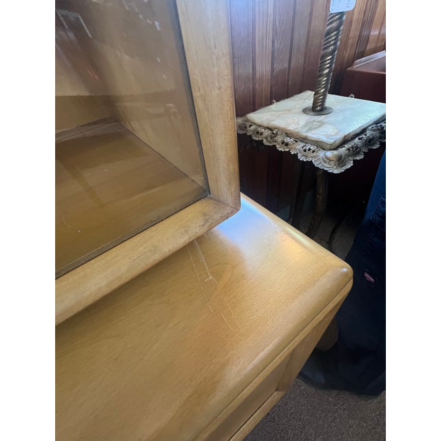 1950's Heywood Wakefield Bubble Front Mid Century Modern China Cabinet For Sale - Image 9 of 11
