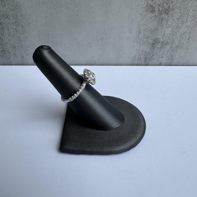 Natural Diamond Engagement Ring in 14kt White Gold - 0.70ct Center, Appraised, Size 5.75 For Sale - Image 4 of 6