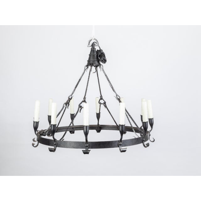 Early 20th Century 1900s Spanish Colonial 12-Light Iron Chandelier with Ring and Dark Patina For Sale - Image 5 of 12