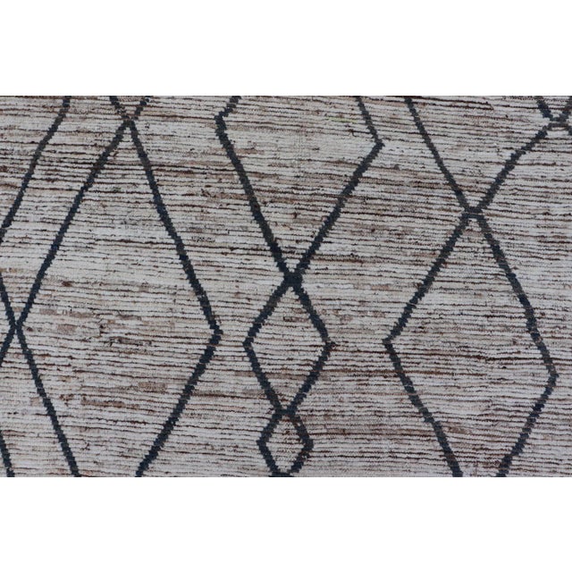 Tribal Modern Causal Tribal Rug in Wool With Free Flowing Design in Cream and Blue's For Sale - Image 3 of 12