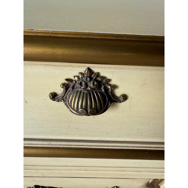 Vintage Karges French Provincial Louis XV-Style Eight-Drawer Dresser With Cabriole Legs & Ornate Brass Hardware For Sale - Image 13 of 17