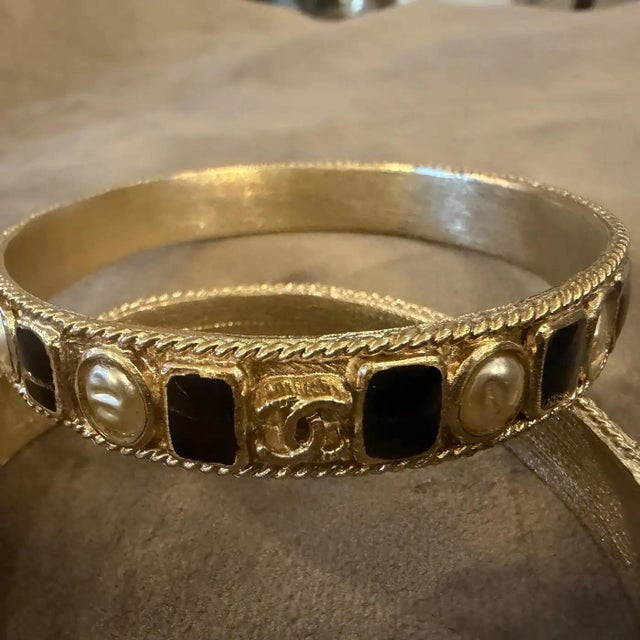 Gold Two 1990s Iconic Gold Plated Metal and Black Enamel Bangle Bracelets by Chanel For Sale - Image 8 of 11