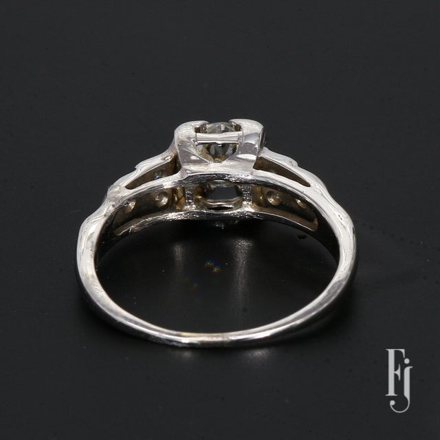 Mid 20th Century 14k White Gold 0.5ct Old Mine Cut Diamond Engagement Ring With Accents - Size 5 For Sale - Image 4 of 4