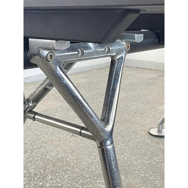 Gray Nomos Table by Sir Norman Foster for Tecno, 1980s For Sale - Image 8 of 12