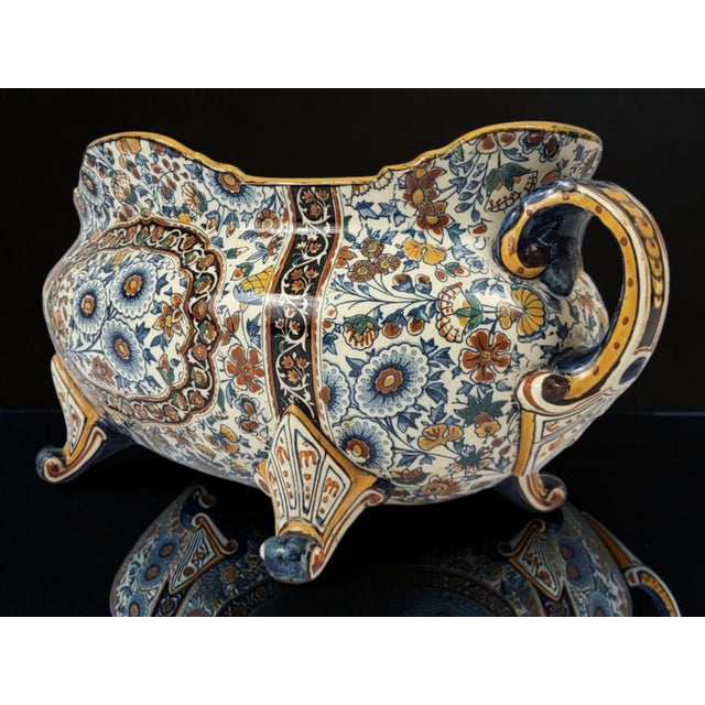 Earthenware Planter from Gien, 19th Century For Sale - Image 5 of 11