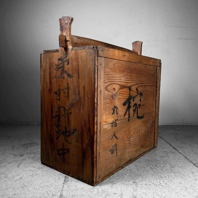 Japanese Taishō Era Mokubako Storage Box in Wood, 1920s For Sale - Image 11 of 18