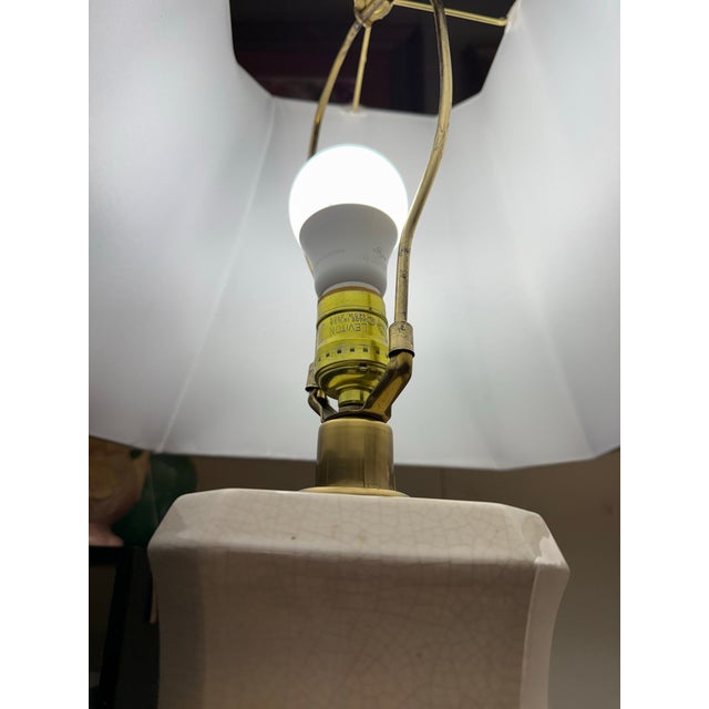 1960s 1960s Hollywood Regency Crackle Glaze Lamp Pair For Sale - Image 5 of 11
