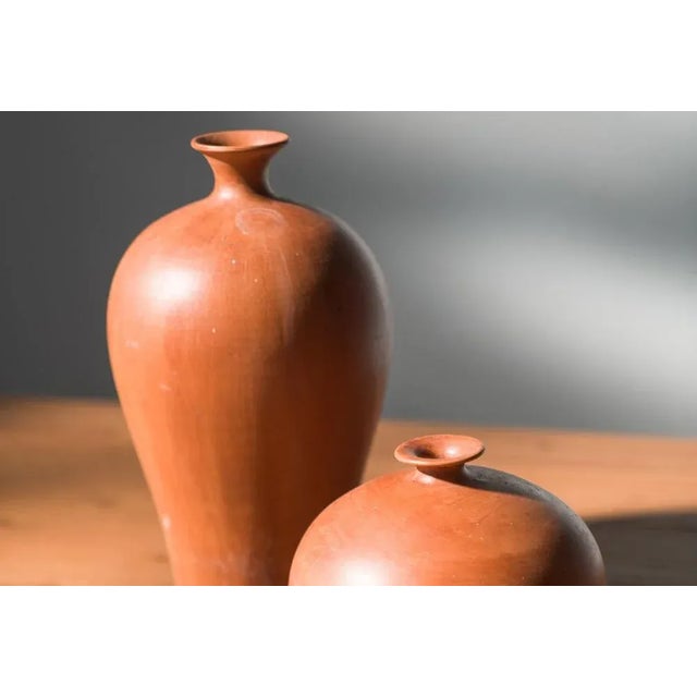Minimalist Organic Shapes Terracotta Vases, 1990s, Set of 2 For Sale - Image 5 of 11