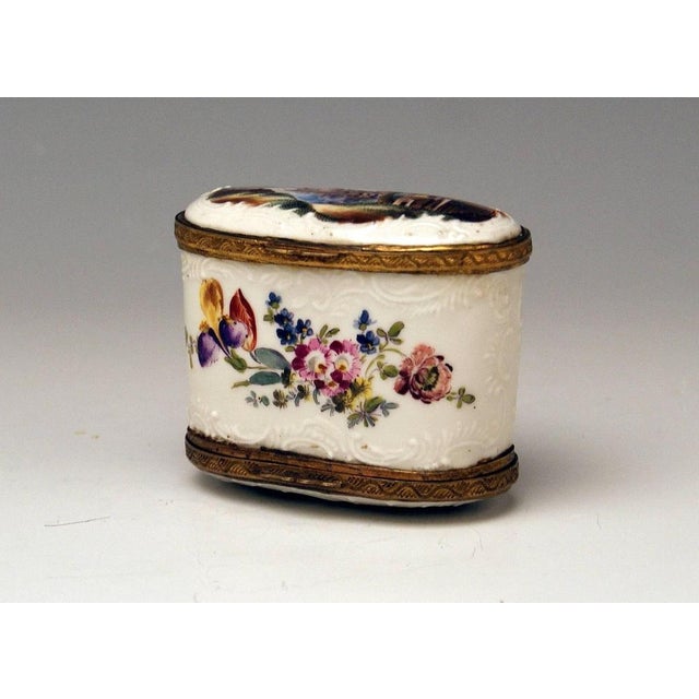 Painted Dual Lidded Rococo Box from Meissen, 1750 For Sale - Image 5 of 14