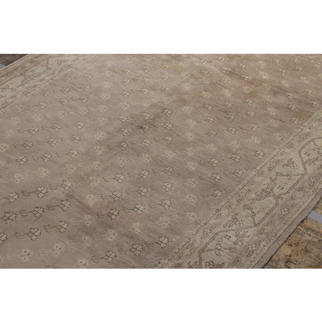 1960s Vintage Turkish Oushak Rug in All Over Gray, Pink, Off White Floral Pattern For Sale - Image 5 of 7