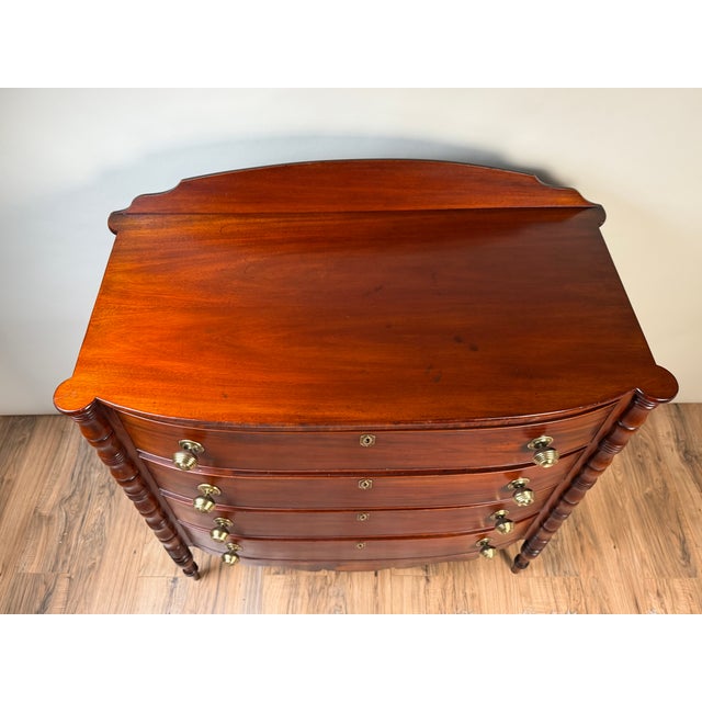 Early 19th Century New England Federal Mahogany Bow-Front Chest of Drawers With Backsplash, C. 1820–1840 For Sale - Image 4 of 11