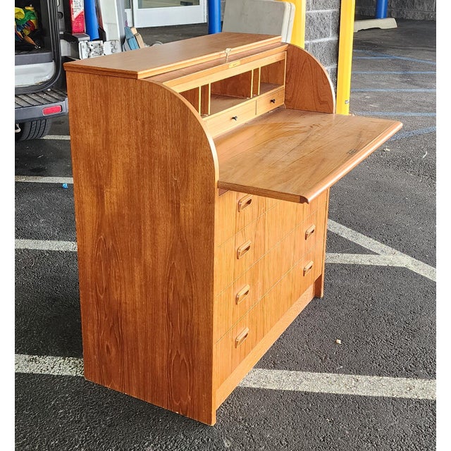 Vintage Scandinavian Danish Modern Post MCM Teak Cylinder Roll Top Desk. C1970 For Sale In New York - Image 6 of 13