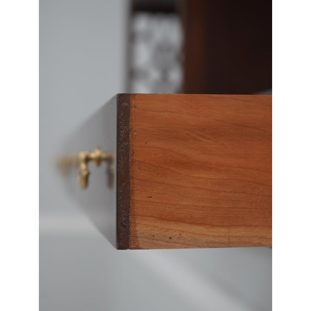 Stickley Stickley Colonial Williamsburg Mahogany Double What Not Shelf For Sale - Image 4 of 14