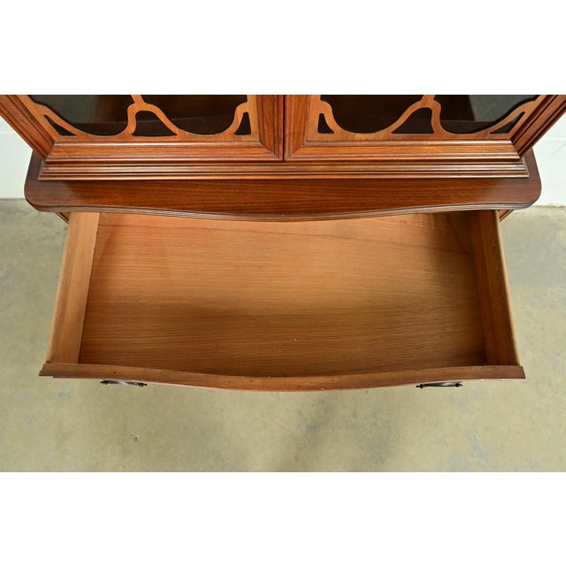 Wood Baker Furniture Style Georgian Burled Walnut Breakfront Bookcase Cabinet, Circa 1960s For Sale - Image 7 of 17