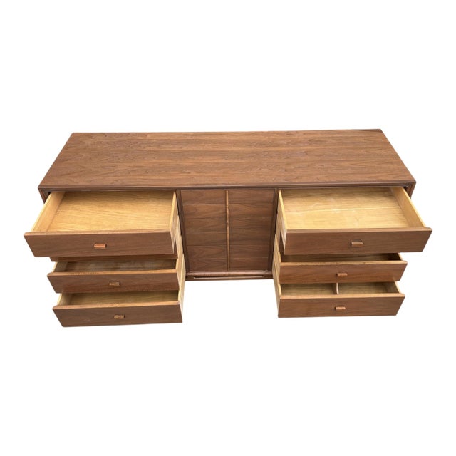 Wood 1960s Mid-Century Modern Walnut 9 Drawer Dresser Sculpted Pulls Long Credenza For Sale - Image 7 of 14