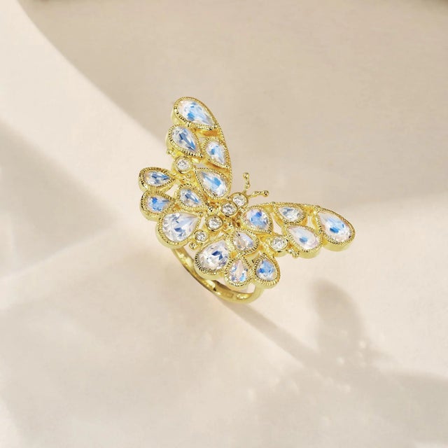 14K Yellow Gold Natural Moonstone｜Blue｜Pear｜Eye Clean Moonstone CTW: 3.00 Natural Diamond Grade: G Color｜VS Clarity...