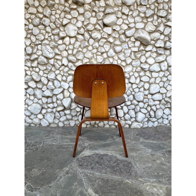 DCW Dining Chair in Walnut by Charles and Ray Eames for Herman Miller, 1950s For Sale - Image 6 of 17