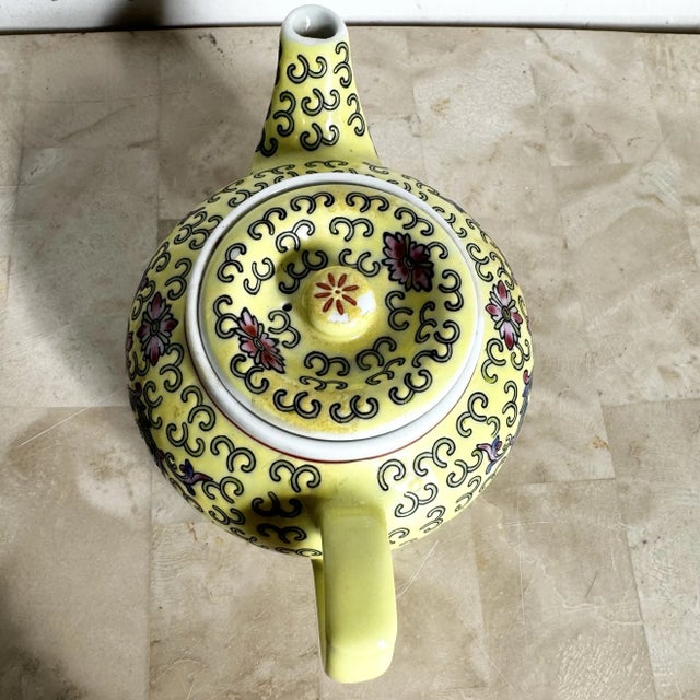 Chinese Hand Painted Yellow Floral Porcelain Famille Tea Pot For Sale In Miami - Image 6 of 9