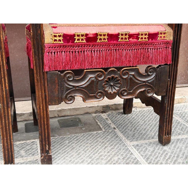 Antique Italian Chairs in Walnut, 1600s, Set of 2 For Sale - Image 6 of 9
