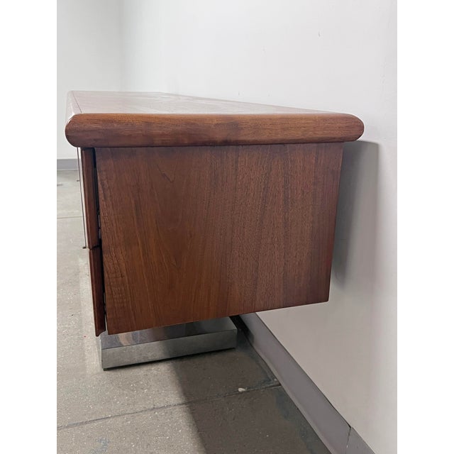 Wood C. 1970s Warren Platner Style Walnut and Polished Aluminum Space Age Credenza For Sale - Image 7 of 8
