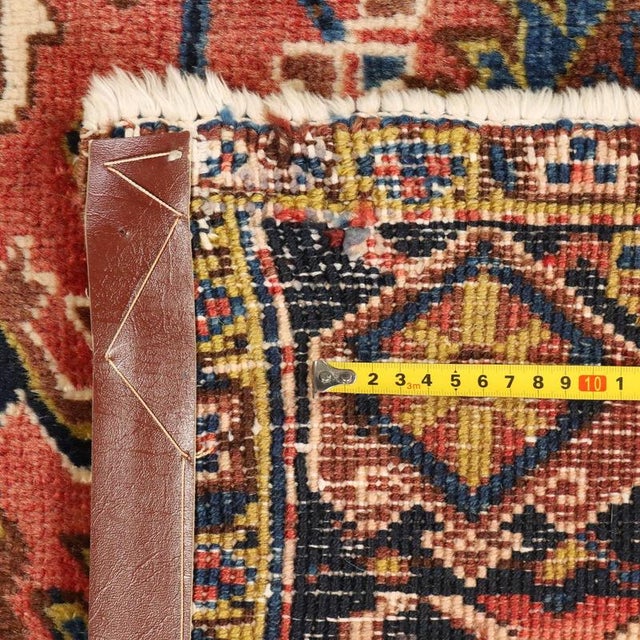 Textile Middle Eastern Heriz Rug in Wool For Sale - Image 7 of 8