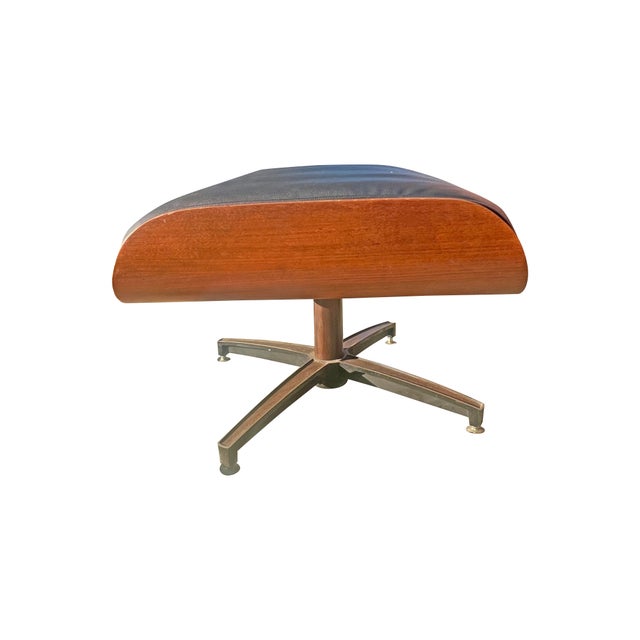 Vintage Mid Century Modern Leather Lounge Chair and Ottoman Attributed to Selig For Sale In New York - Image 6 of 16