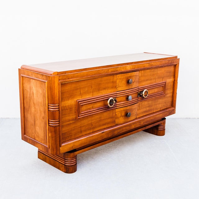 1930s French Art Deco Sideboard in Walnut by Charles Dudouyt, Attributed For Sale - Image 14 of 17