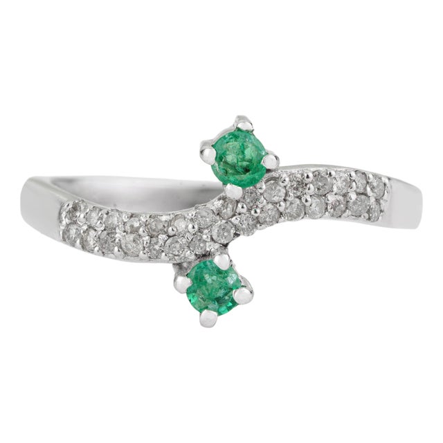 Carat&Her Modernist Natural Emerald & Diamond Toi Et Moi Swirl Ring, Size 8 For Sale
