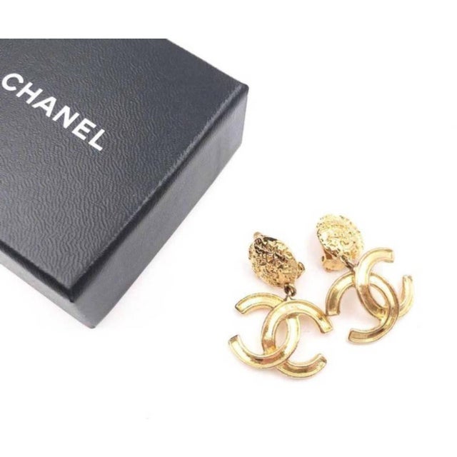 Contemporary 1990s Chanel Vintage Gold Plated CC Textured Clip on Earrings, A Pair For Sale - Image 3 of 4