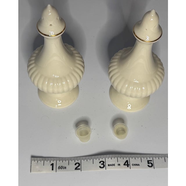 Vintage Lenox Ivory Porcelain Salt & Pepper Shakers – Gold Trim, Usa, Elegant Urn Form (Pair) For Sale In Houston - Image 6 of 6
