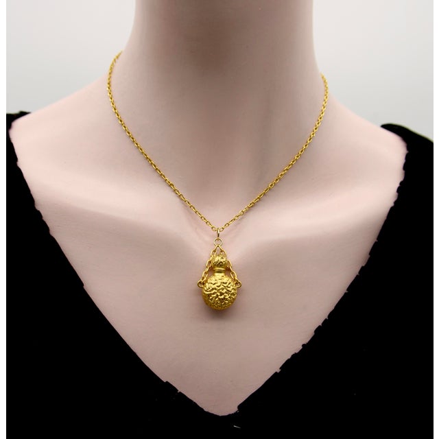 Late 19th Century Victorian 18k Gold Perfume Bottle Pendant For Sale - Image 9 of 10