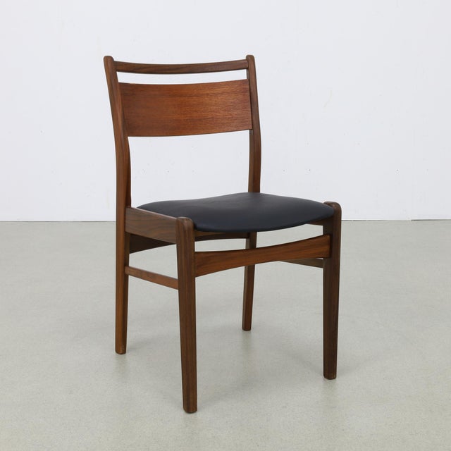 Completely reupholstered in vinyl. Frames in original vintage state.