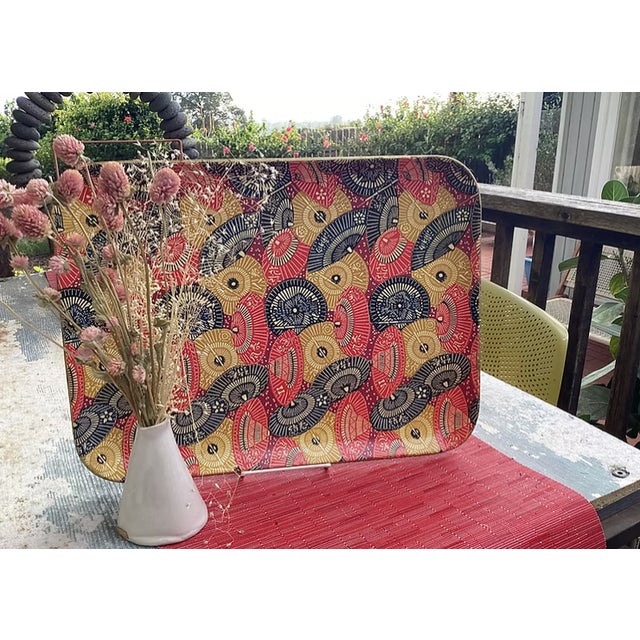 Japanese Vintage Japanese Lacquered Tray | Umbrella Motif For Sale - Image 3 of 6