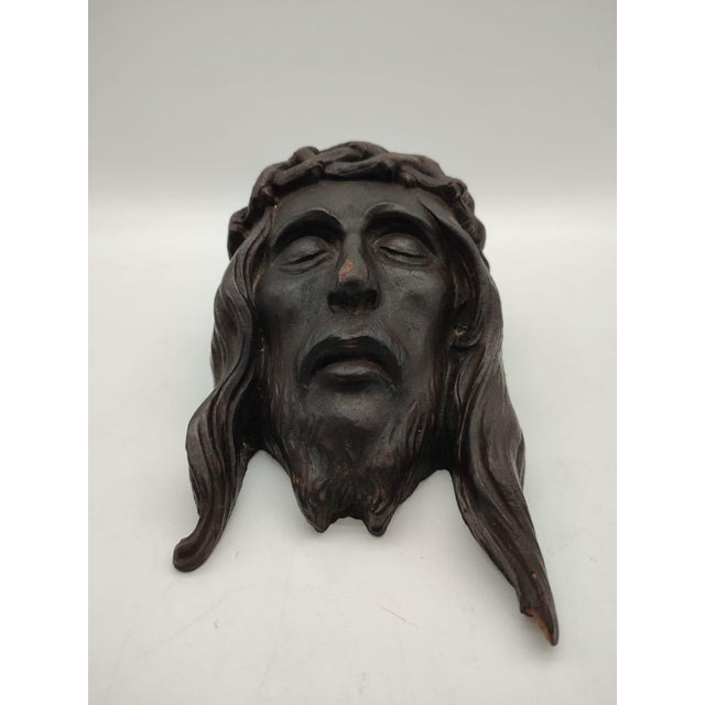 Early 18th Century Large Ecce Homo Sacred Relief of Christ's Head in Walnut, 1720s For Sale - Image 5 of 13