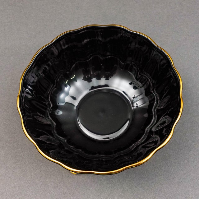 Mid 20th Century Jay Strongwater Brittany Black Porcelain 18k Gold Embellished Fluted Bowl For Sale In Miami - Image 6 of 8