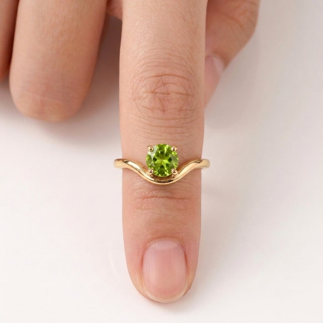 Infuse your daily wardrobe with the vibrant, fresh energy of lively olive green. Featuring a graceful arching band, this...