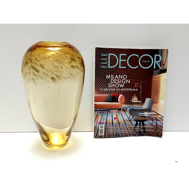 Mid-Century Modern Straw Colored Murano Glass Vase with Aventurine attributed to Fratelli Toso, 1960s For Sale - Image 3 of 12